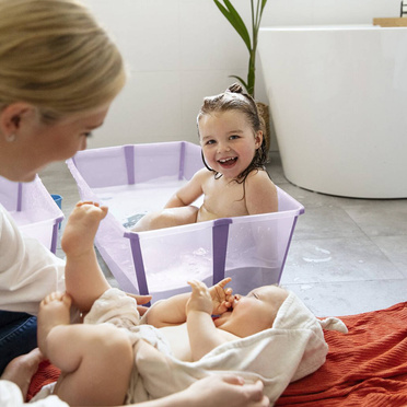 Stokke® Flexi Bath® zestaw 3w1, wanienka ze stojakiem i wkładką niemowlęcą | Transparent Calming Lavender