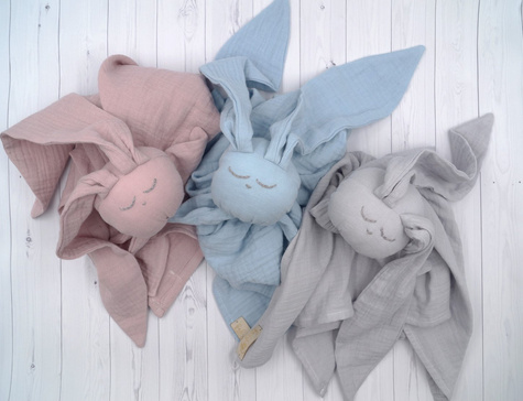 Baby In World® hug me bunny pielucha muślinowa