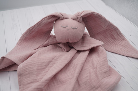 Baby In World® hug me bunny pielucha muślinowa