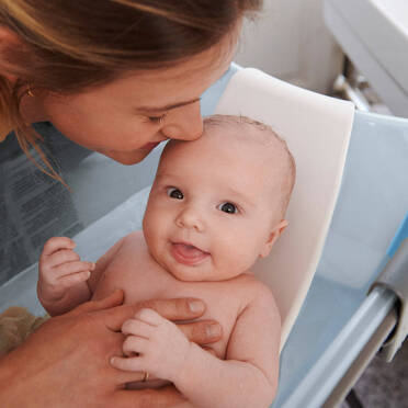 Stokke® Flexi Bath® + Newborn Support składana wanienka z wkładką niemowlęcą | Transparent Calming Lavender